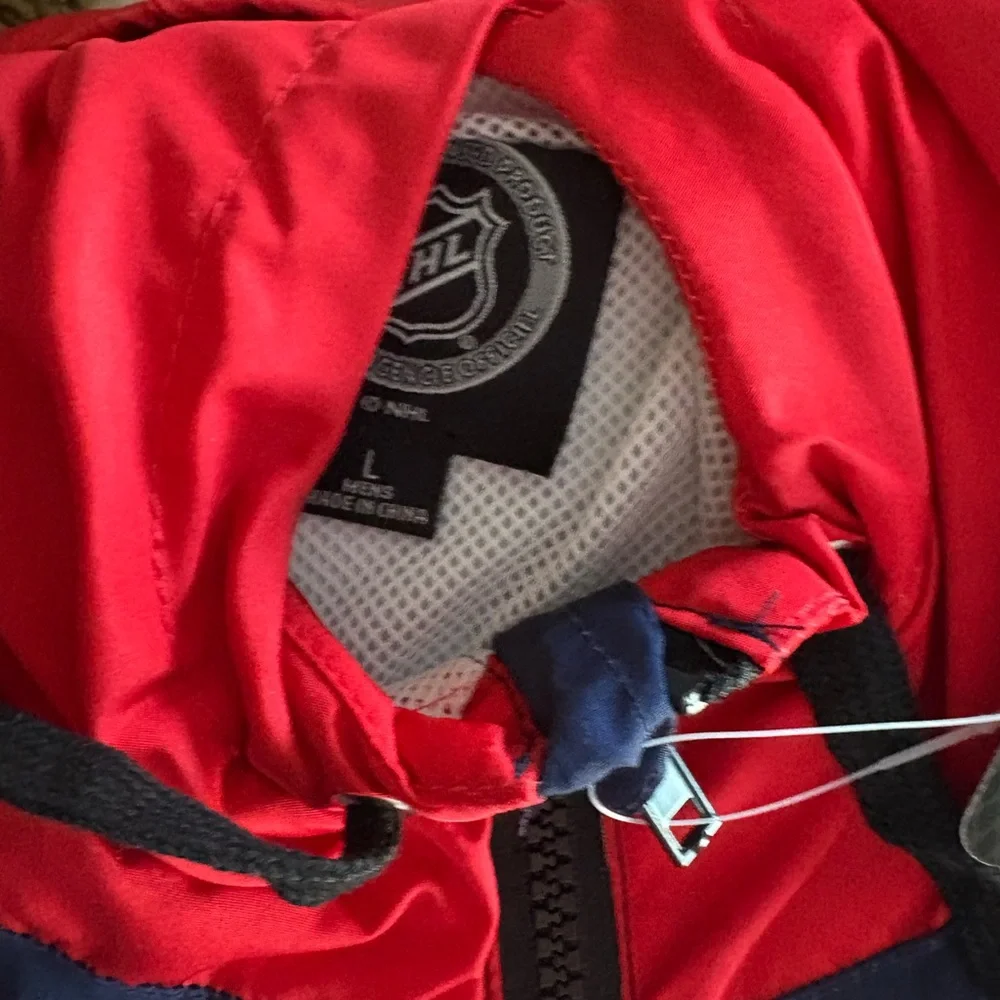 NWT NHL Washington Capitals Windbreaker - Picture 8 of 8
